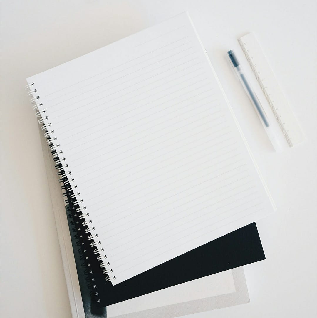 Photographie de carnets de notes pour illustrer la paragraphe sur la phase d'interview